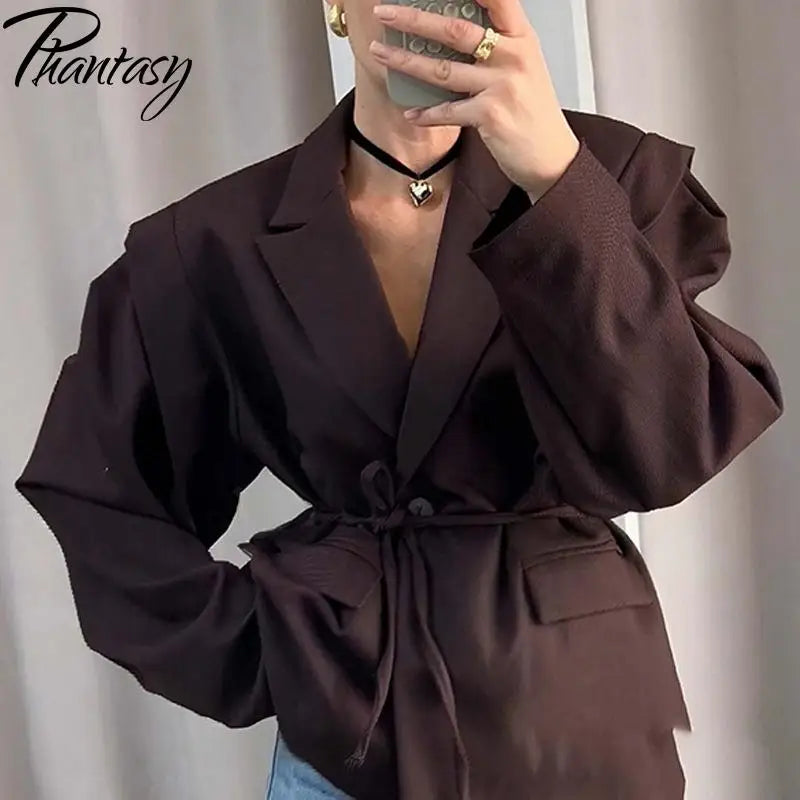 Cate, la giacca elegante da donna, con lacci, vita alta, spalle imbottite, stile casual, colore tinta unita