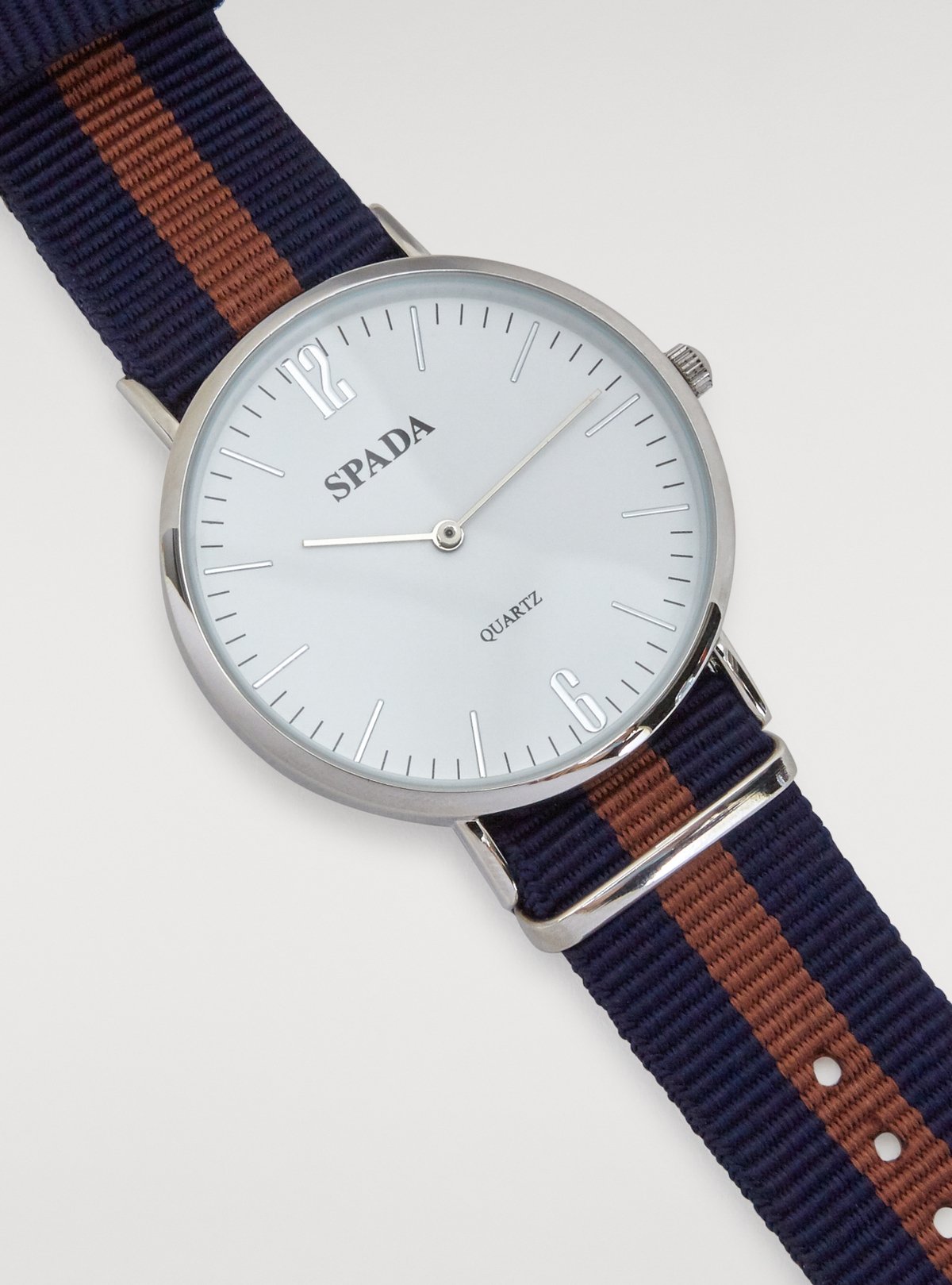 Orologio con cinturini intercambiabili