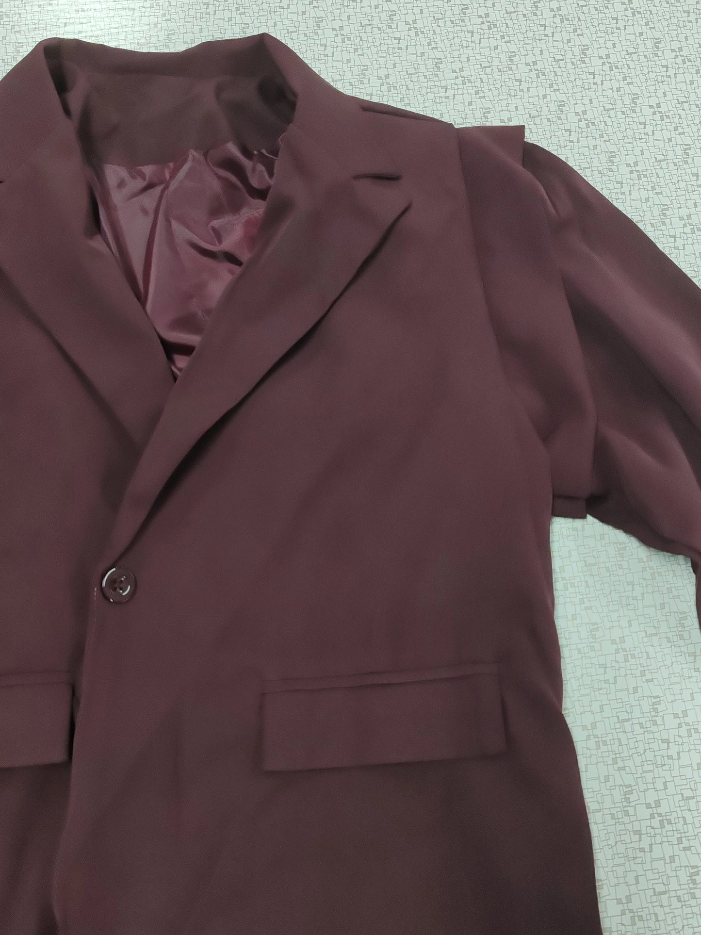 Cate, la giacca elegante da donna, con lacci, vita alta, spalle imbottite, stile casual, colore tinta unita