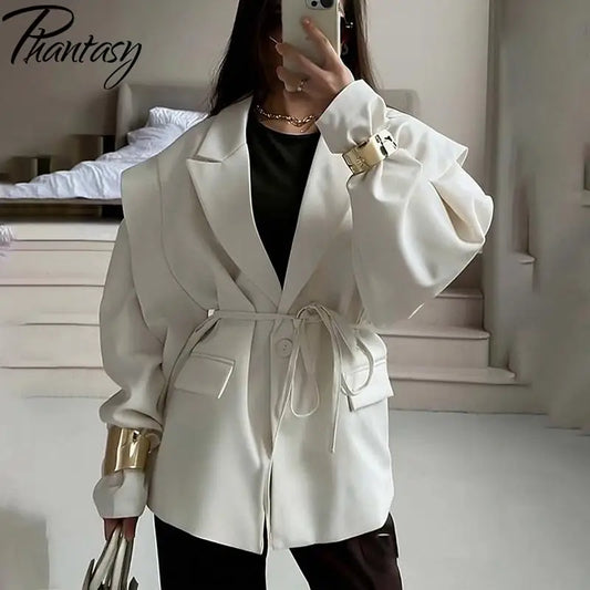 Cate, la giacca elegante da donna, con lacci, vita alta, spalle imbottite, stile casual, colore tinta unita