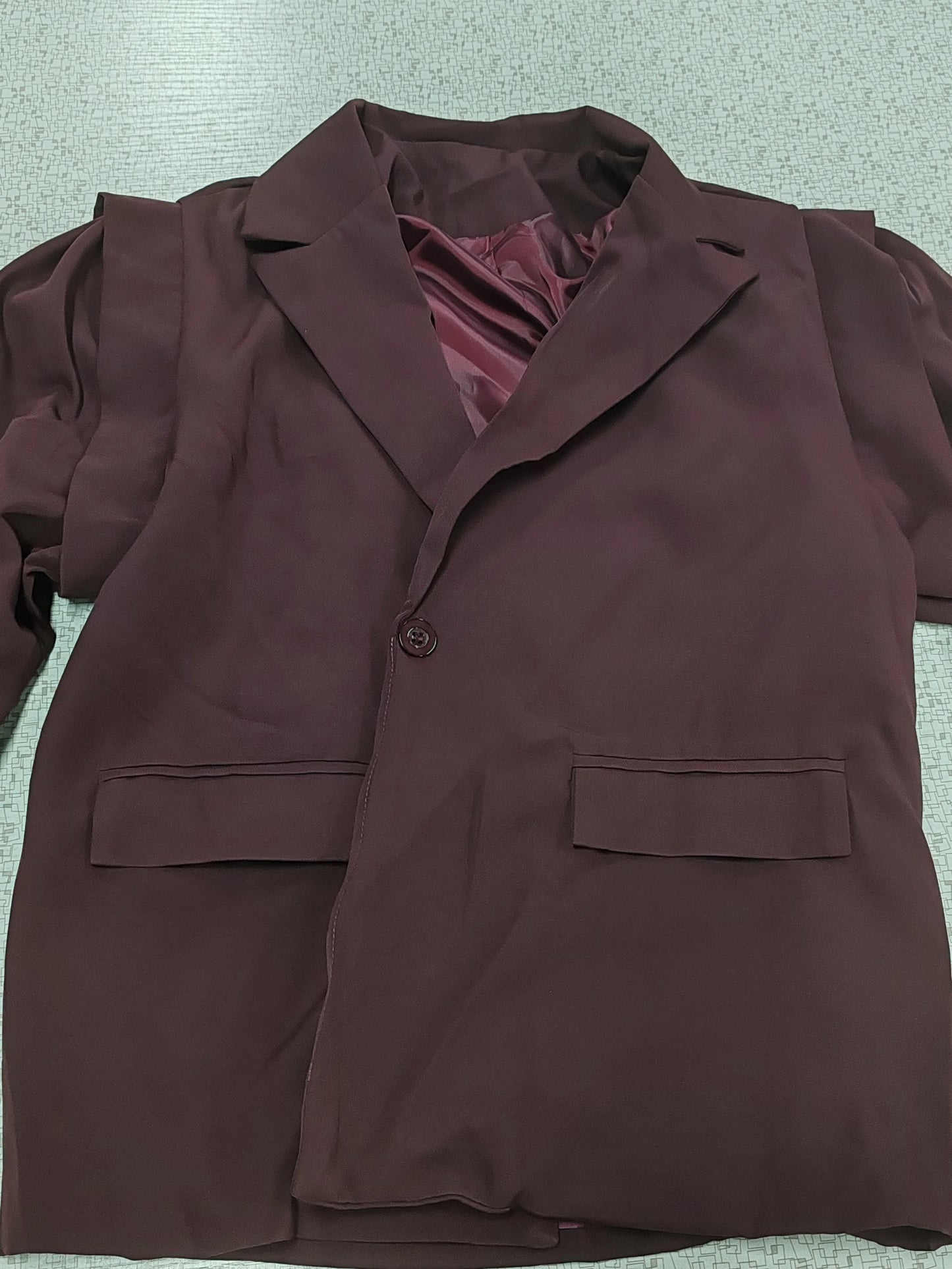 Cate, la giacca elegante da donna, con lacci, vita alta, spalle imbottite, stile casual, colore tinta unita