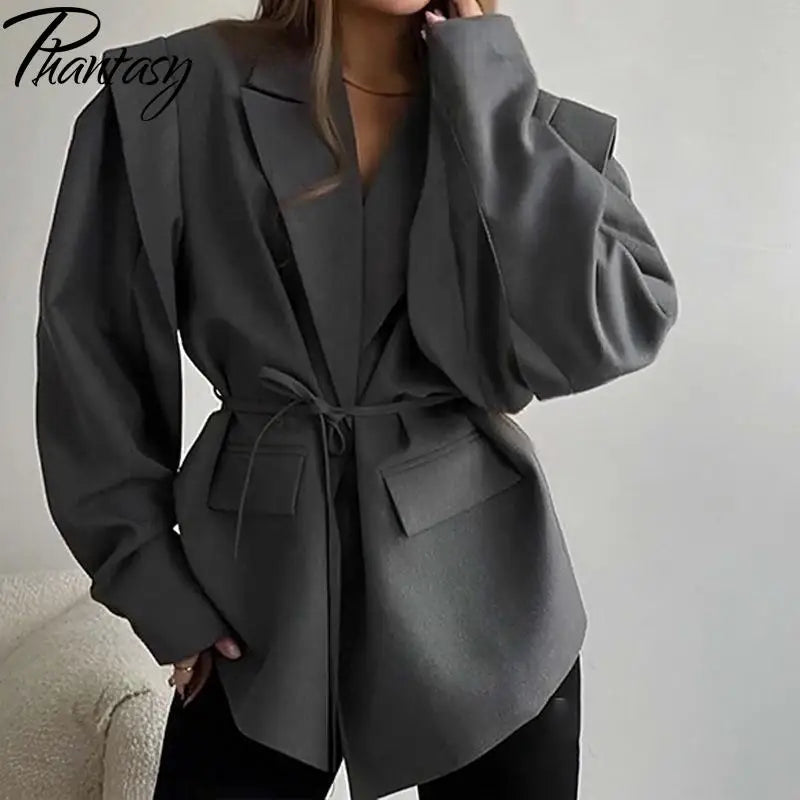 Cate, la giacca elegante da donna, con lacci, vita alta, spalle imbottite, stile casual, colore tinta unita