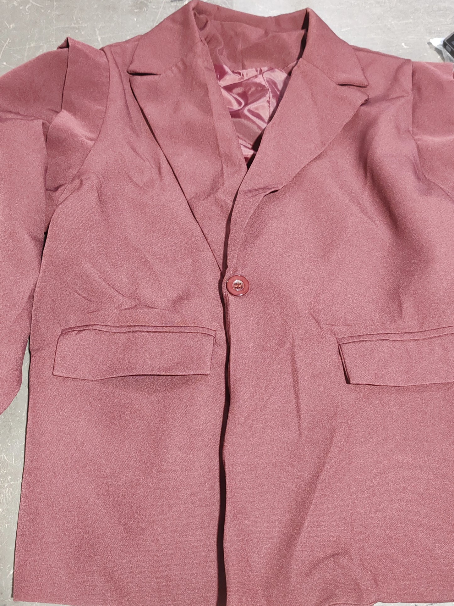 Cate, la giacca elegante da donna, con lacci, vita alta, spalle imbottite, stile casual, colore tinta unita